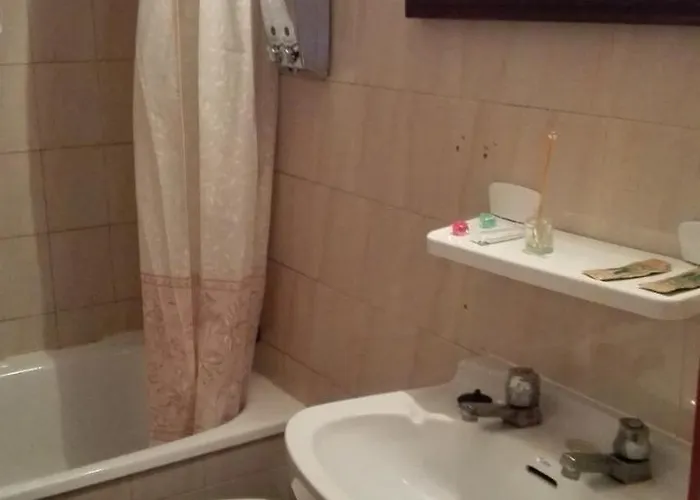 Hostal Escucha Gæstehus 2*